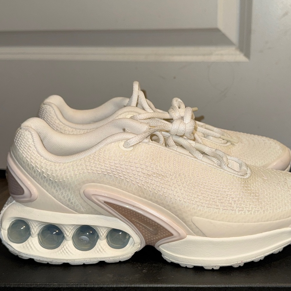 Nike Women's White& Light Pink Sneakers